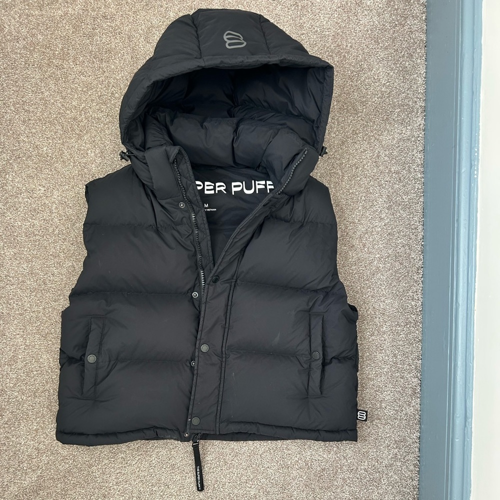 Aritzia Black Cropped Puffer Vest